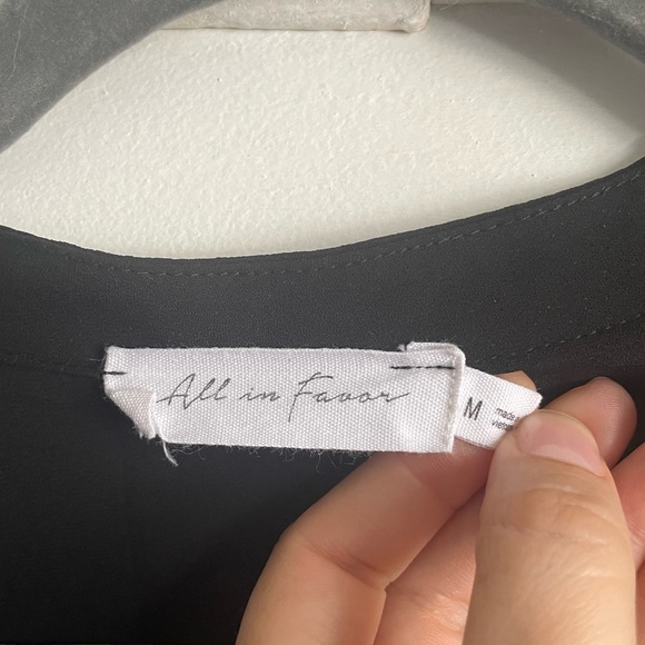 All In Favor Henley Tunic. Pre-Owned. Color: Black. - Picture 4 of 6